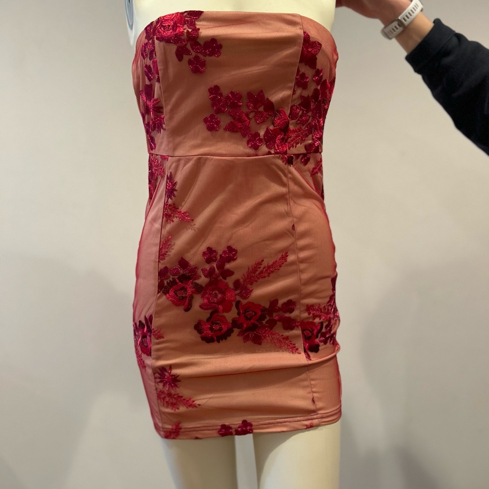 Tan and maroon mini dress.  Zips in the back.  Looks much better in person.